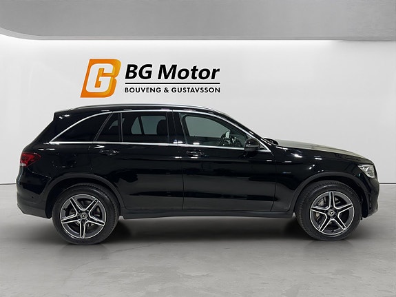 Mercedes-Benz GLC300 e 3 of 5