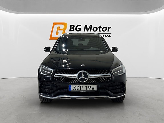 Mercedes-Benz GLC300 e 2 of 5