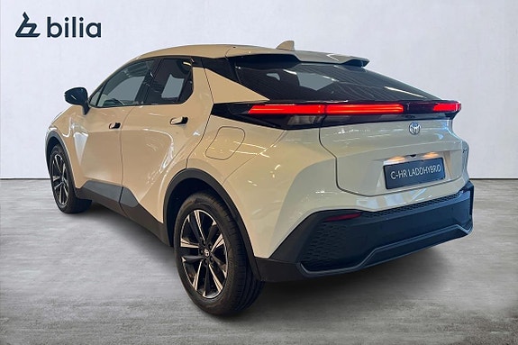 Toyota C-HR 2 of 20