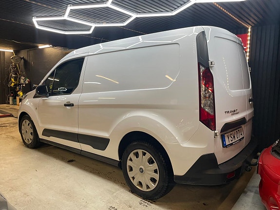 Ford Transit Connect 4 of 15