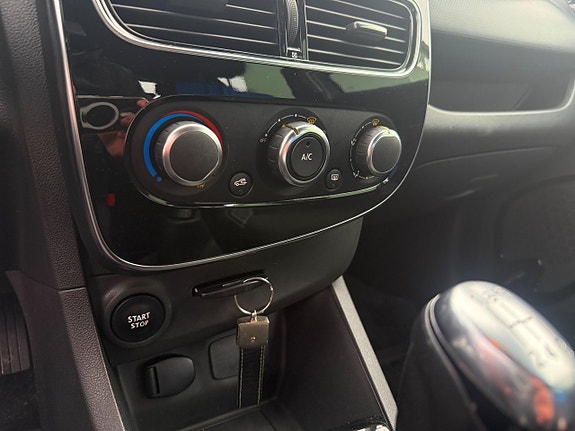 Renault Clio 18 of 20