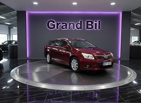 Toyota Avensis 2 of 5