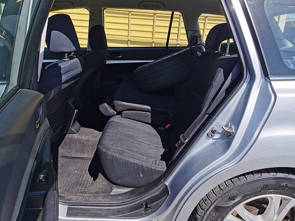Subaru Legacy 7 of 11