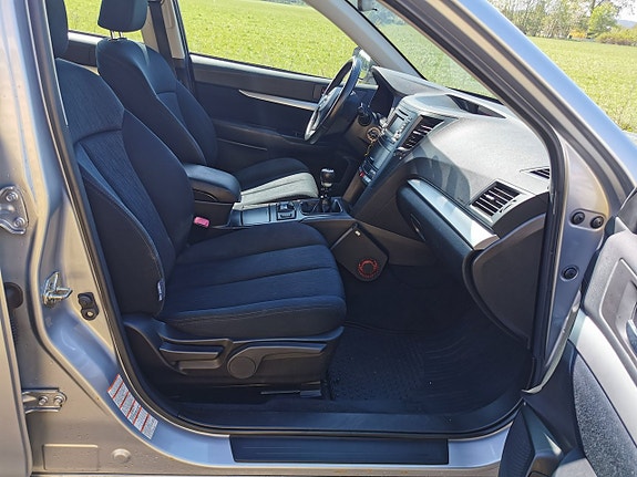 Subaru Legacy 8 of 11