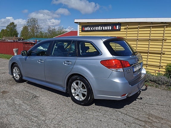 Subaru Legacy 2 of 11