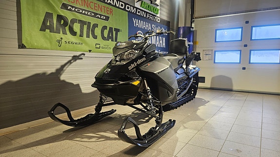 Ski-Doo SUMMIT SP 146