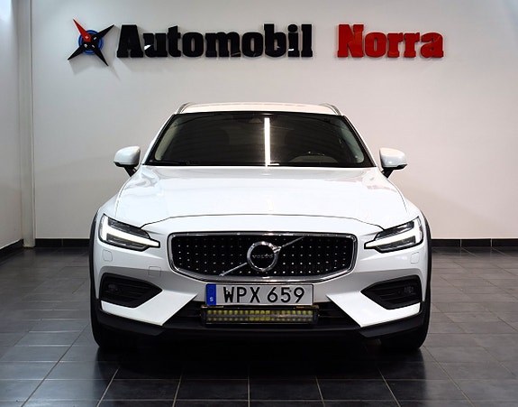 Volvo V60 Cross Country 4 of 5