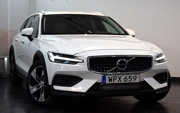 Volvo V60 Cross Country 3 of 5