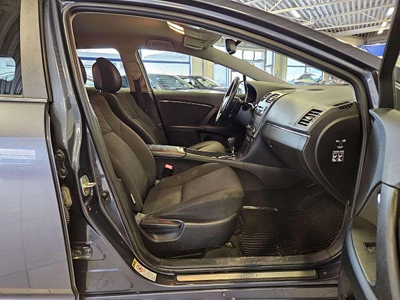 Toyota Avensis 15 of 15