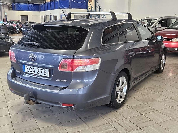 Toyota Avensis 4 of 5