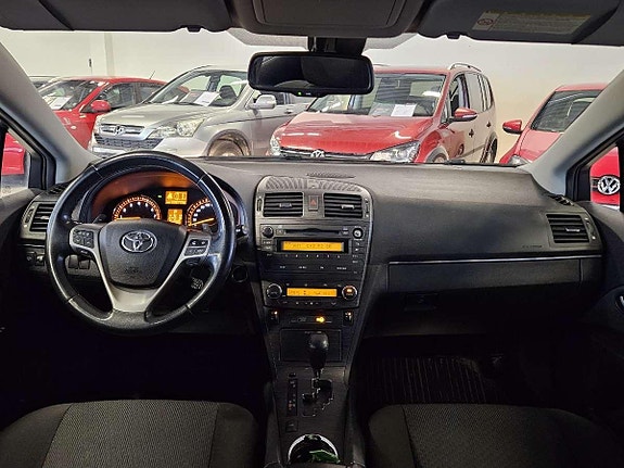 Toyota Avensis 8 of 15