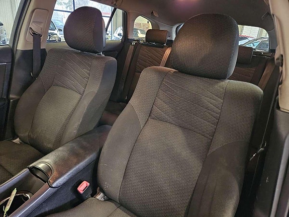 Toyota Avensis 7 of 15