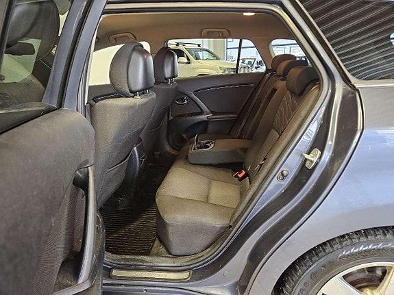 Toyota Avensis 10 of 15