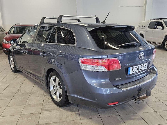 Toyota Avensis 3 of 5