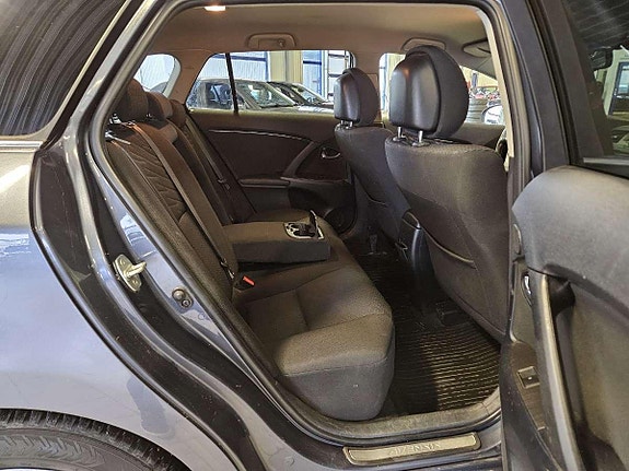 Toyota Avensis 13 of 15
