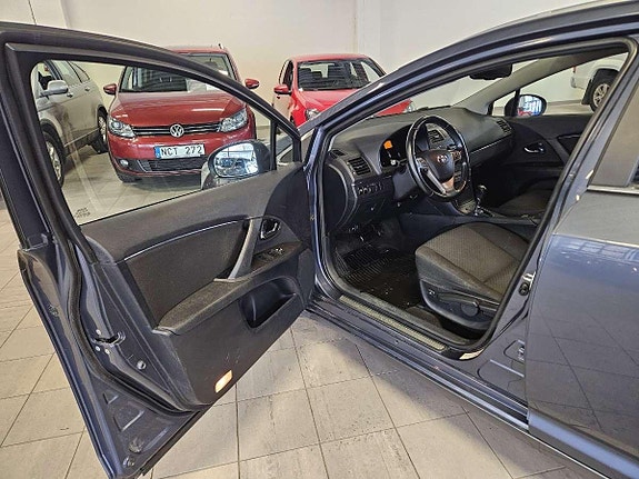 Toyota Avensis 6 of 15