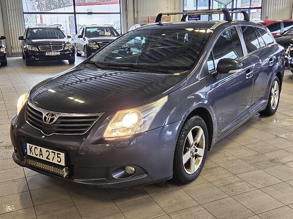 Toyota Avensis 2 of 5