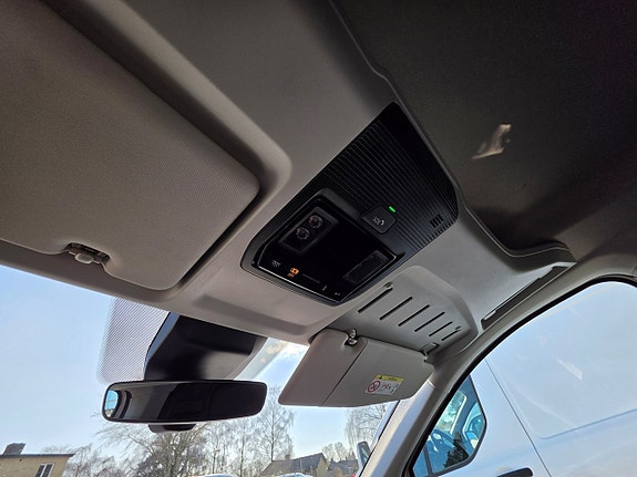 Volkswagen Caddy Maxi 21 of 23
