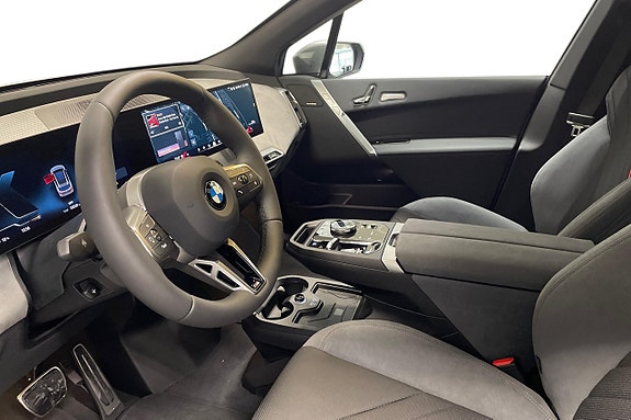 BMW iX 11 of 19