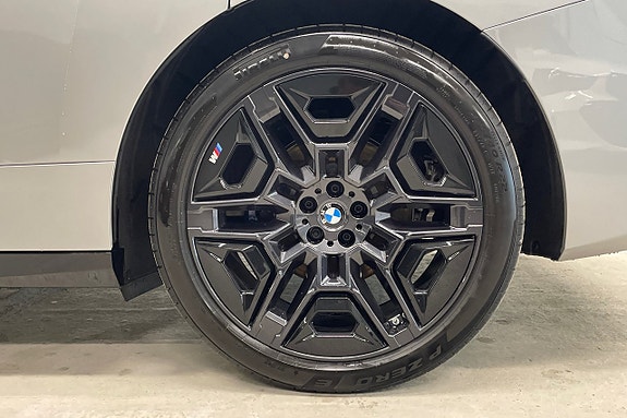 BMW iX 13 of 19