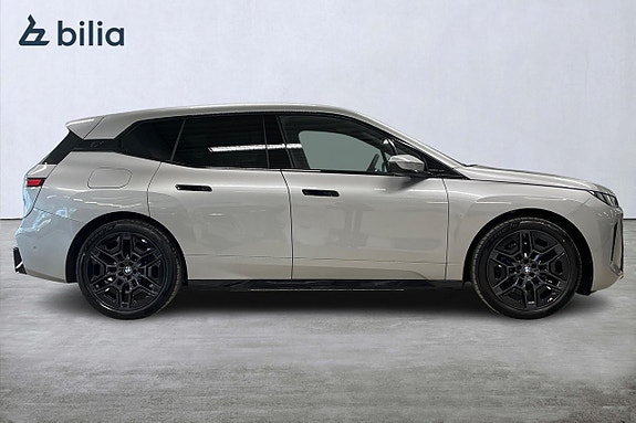 BMW iX 14 of 19