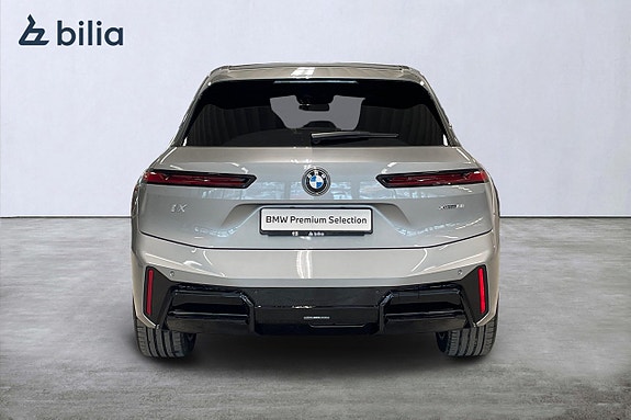 BMW iX 4 of 19