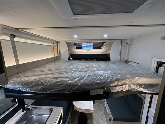 CHALLENGER 317 Graphite Edition 165hk AUTOMAT Långbädd Face-to-Face Adaptiv Farthållare 4100kg totalvikt 18 of 30