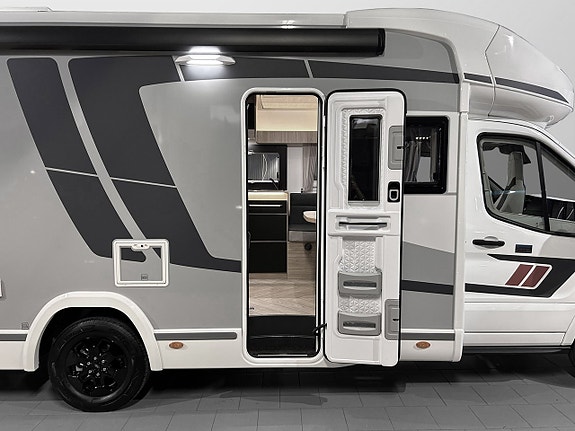 CHALLENGER 317 Graphite Edition 165hk AUTOMAT Långbädd Face-to-Face Adaptiv Farthållare 4100kg totalvikt 4 of 30