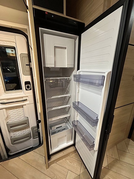 CHALLENGER 317 Graphite Edition 165hk AUTOMAT Långbädd Face-to-Face Adaptiv Farthållare 4100kg totalvikt 10 of 30