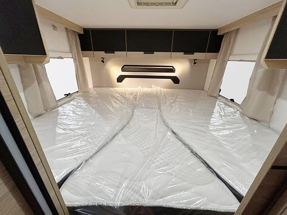 CHALLENGER 317 Graphite Edition 165hk AUTOMAT Långbädd Face-to-Face Adaptiv Farthållare 4100kg totalvikt 15 of 30