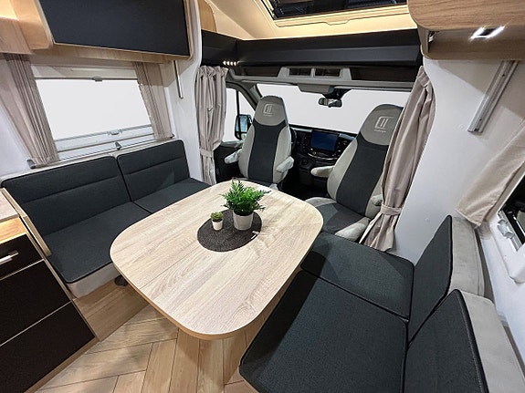 CHALLENGER 317 Graphite Edition 165hk AUTOMAT Långbädd Face-to-Face Adaptiv Farthållare 4100kg totalvikt 6 of 30