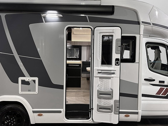CHALLENGER 317 Graphite Edition 165hk AUTOMAT Långbädd Face-to-Face Adaptiv Farthållare 4100kg totalvikt 25 of 30