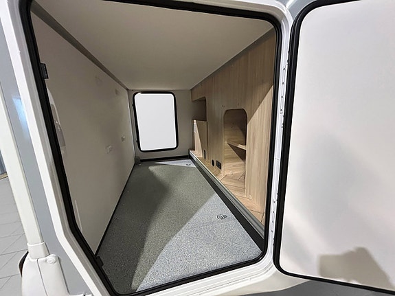 CHALLENGER 317 Graphite Edition 165hk AUTOMAT Långbädd Face-to-Face Adaptiv Farthållare 4100kg totalvikt 19 of 30