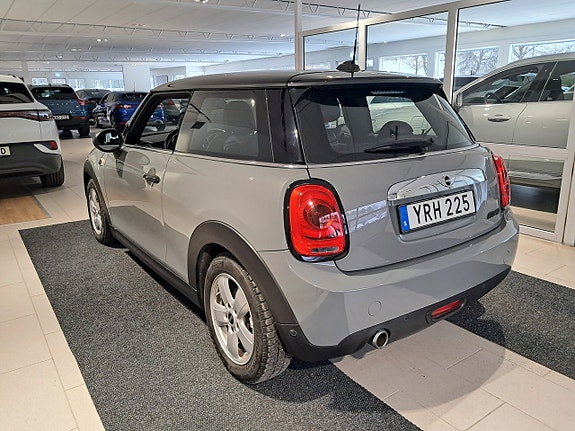 MINI Cooper 5 of 5