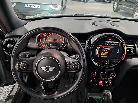MINI Cooper 6 of 7