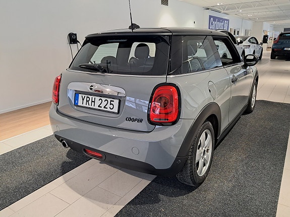 MINI Cooper 4 of 5