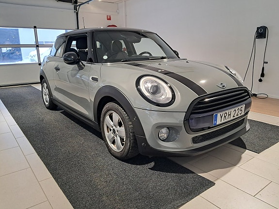 MINI Cooper 3 of 5