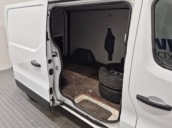 Renault Trafic 9 of 9