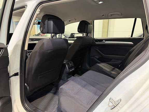 Volkswagen Passat 14 of 19