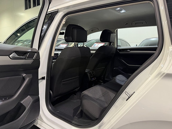 Volkswagen Passat 16 of 19