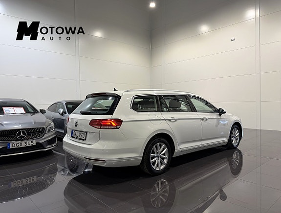 Volkswagen Passat 2 of 5