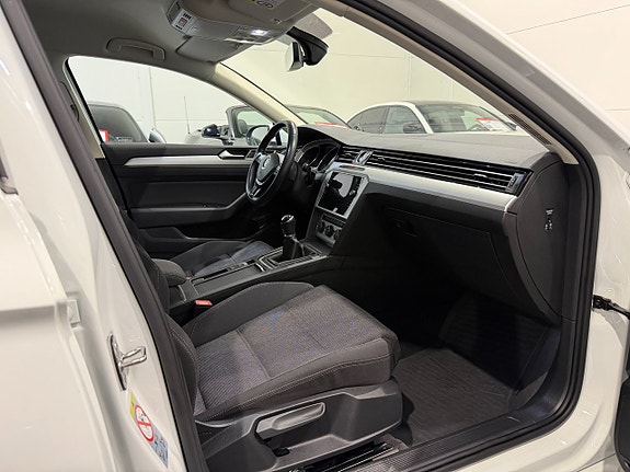 Volkswagen Passat 18 of 19