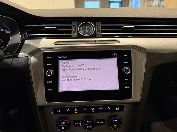 Volkswagen Passat 9 of 19