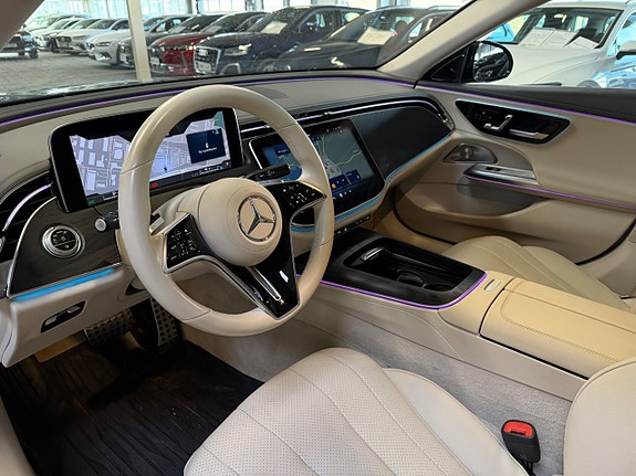 Mercedes-Benz E300 de 17 of 27