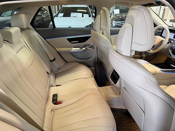 Mercedes-Benz E300 de 11 of 27