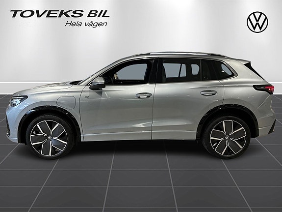 Volkswagen Tiguan 2 of 5