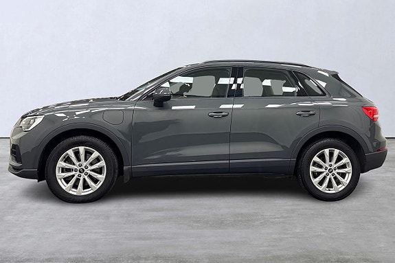Audi Q3 2 of 5