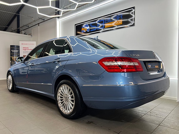 Mercedes-Benz E250 3 of 5