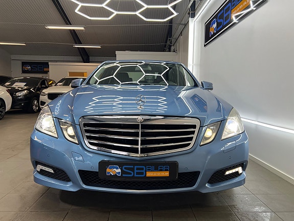 Mercedes-Benz E250 8 of 23
