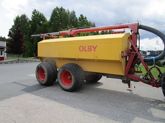 Olby 12kbm tunna med kran & Kverneland AD8 3-skärig plog